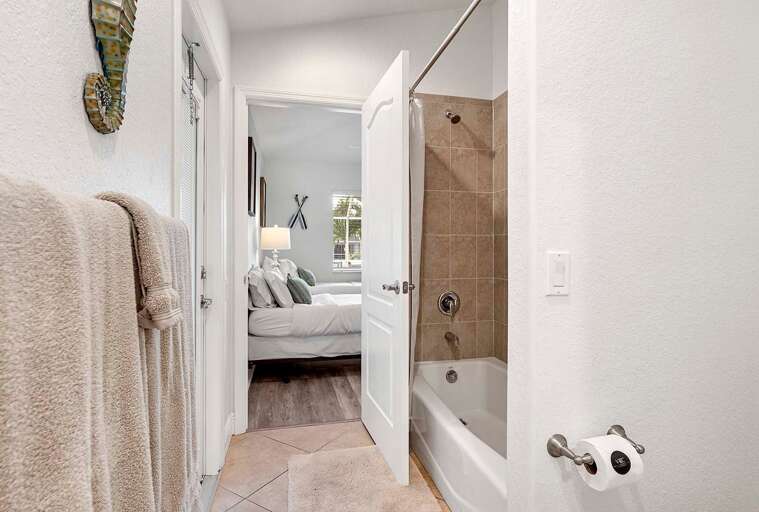 Jack and Jill Guest Bathroom with Shower/Tub Combo