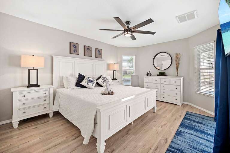 Main Bedroom King Suite with En-Suite Jack and Jill Bathroom