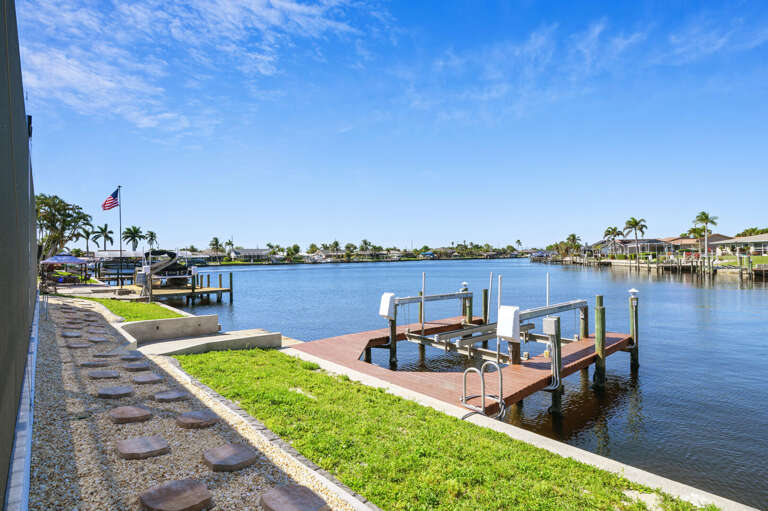 Dock and Lift Available for Guests. Great for Fishing