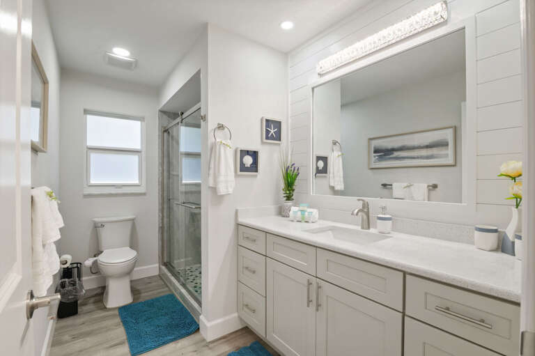 Guest/Hallway Bathroom with Shower and Sink