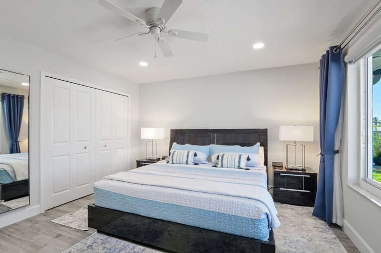 Guest King Bedroom Suite with Views of the Lanai