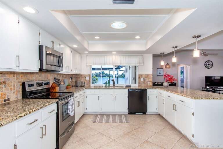 Gourmet kitchen with Lots of Space