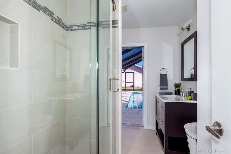 Hallway/Pool Bathroom