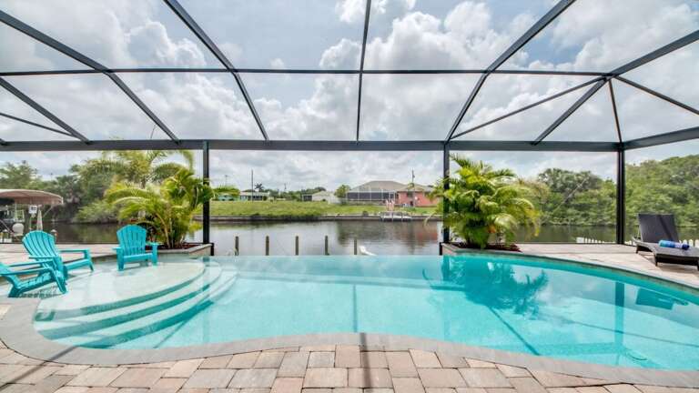 Electrically Heated Swimming Pool with Vanishing Edge