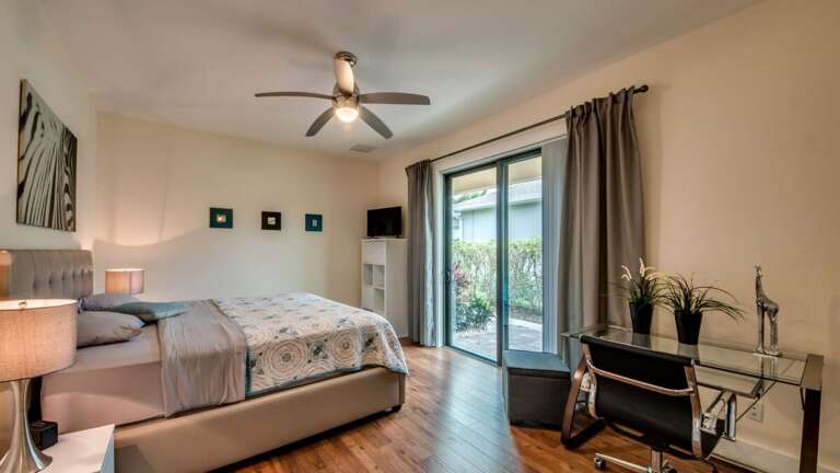 King Bedroom with Garden View and Desk