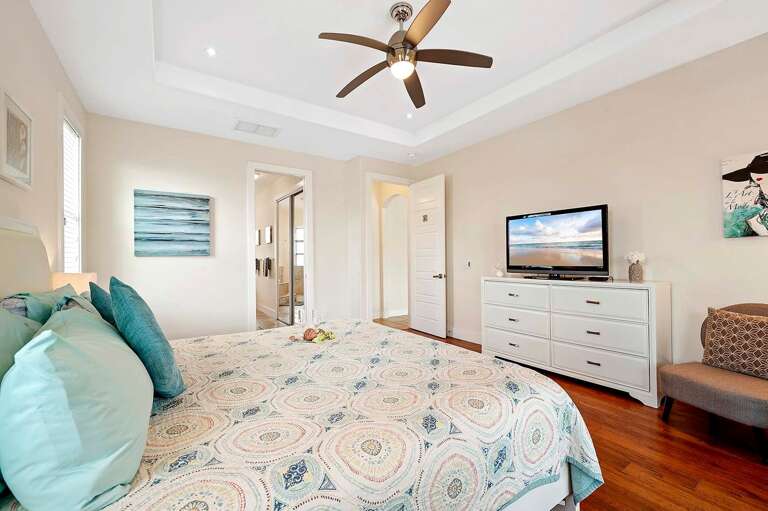 Main King Bedroom with En-suite Bathroom