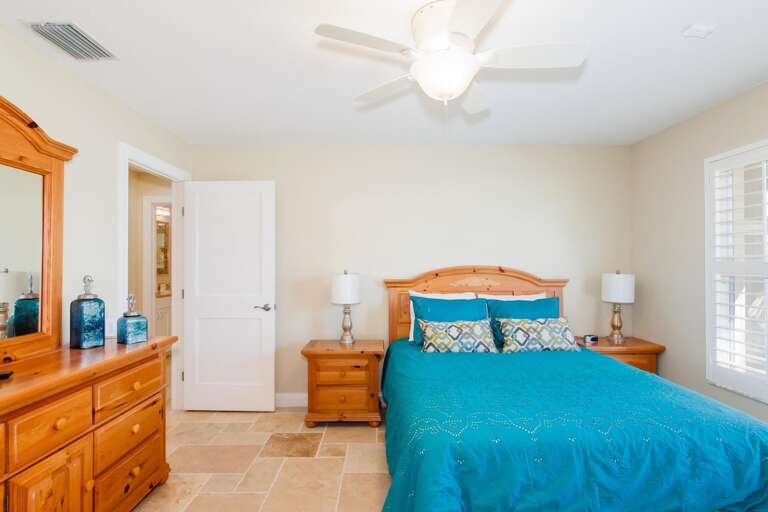 Queen Bedroom with Garden View