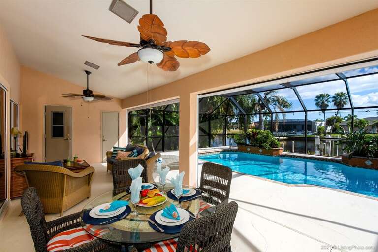 Outdoor Dining Room and Lounge
