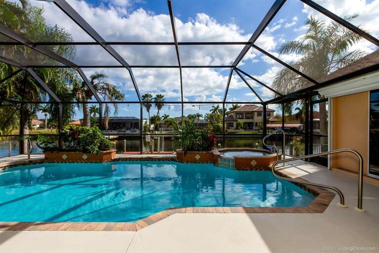 Southern Facing Swimming Pool with Spa