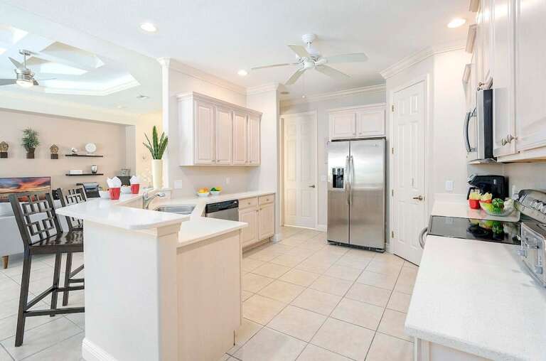Large Kitchen with Pantry and Fridge with Ice Maker