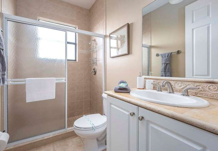 Guest Hallway Bathroom for Twin and Queen Bedroom