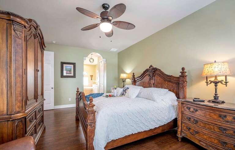 Main King Bedroom with En-suite Bathroom