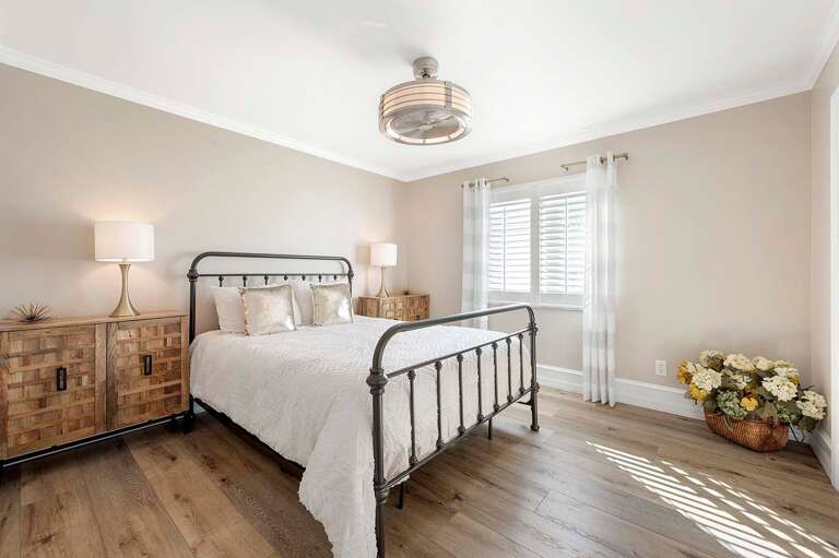 King Guest Bedroom with Garden View