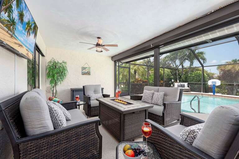 Lounge and Sitting Area under the Covered Lanai