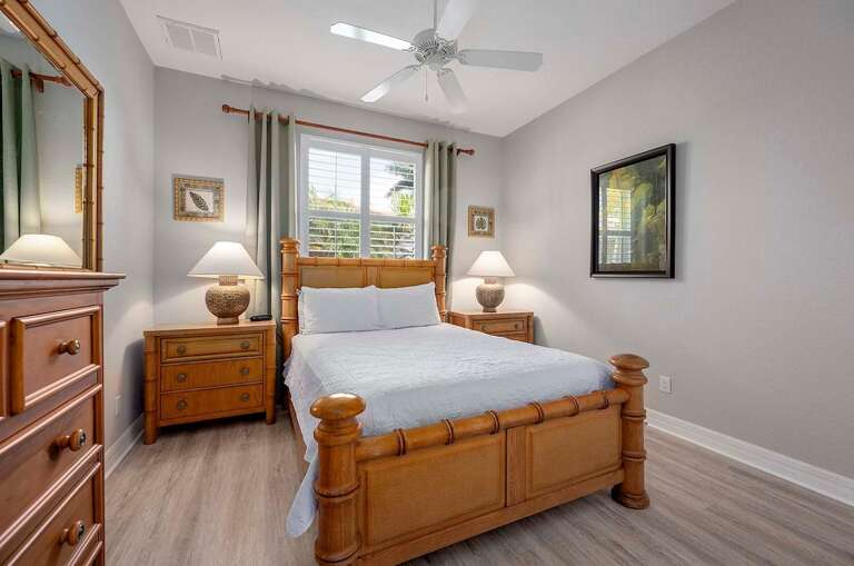 Bamboo Queen Bedroom with Garden View