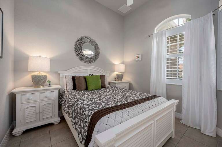 Queen Bedroom with Garden View