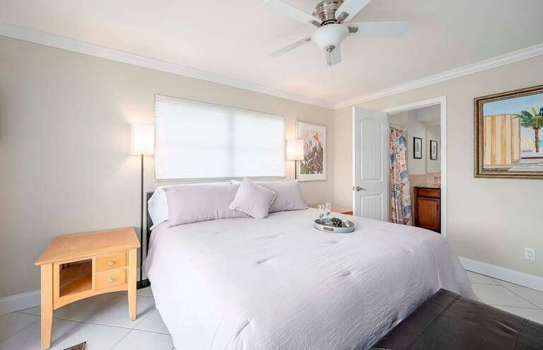 Main Bedroom with En Suite Bathroom