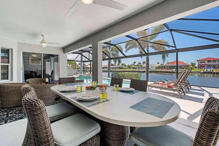 Covered Lanai for Al Fresco Dining at Vista Solare