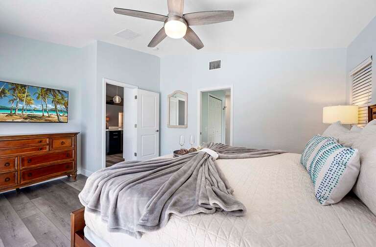 King Bedroom with En-Suite Bathroom