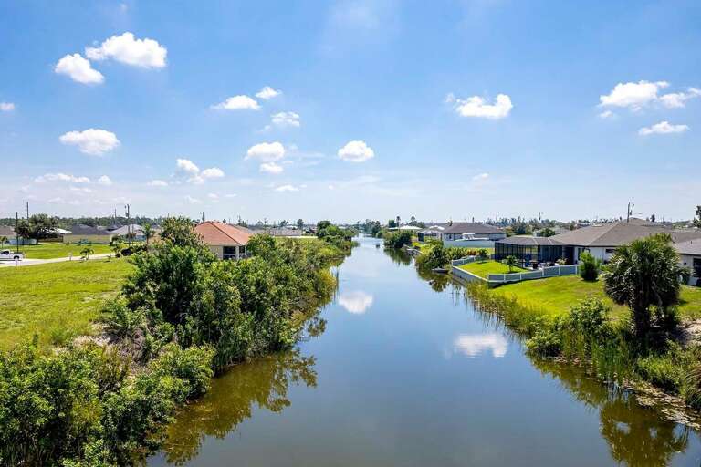 WOW Amazing Canal Views Great for Fishing