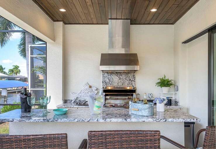 Outdoor Kitchen With Ice maker (Built in BBQ not available to Guests) Guest are provided with a stand alone BBQ