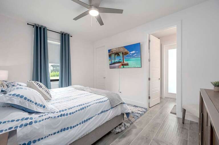 King Bedroom with En-Suite Bathroom and Patio Access