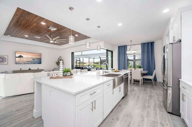 Open Space Living to the Dining Room, Living Room and Outdoor