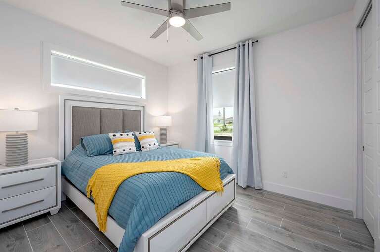 Queen Bedroom with Garden View