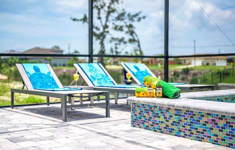 Spa and Lounges Invite You to Sun Tan