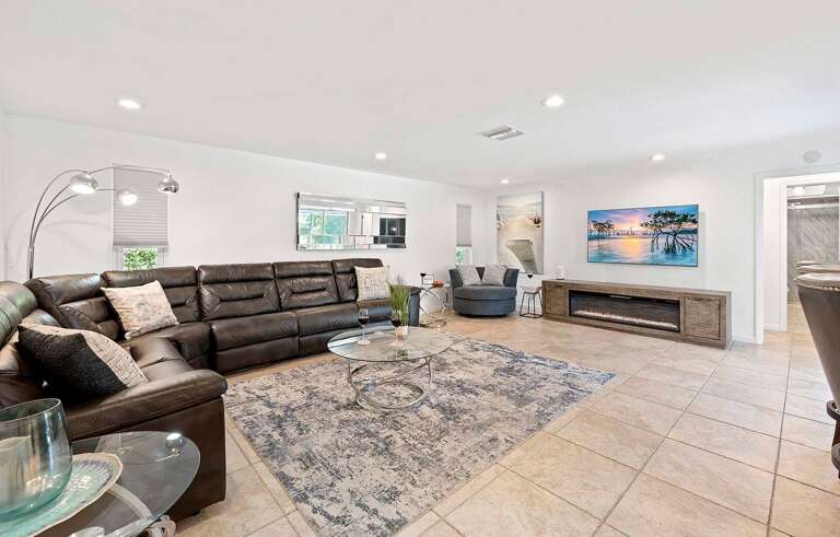 Large Living Room with Views of the Lanai and Smart TV