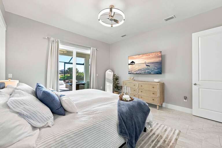 Sweet Dreams in this King Main Bedroom Suite