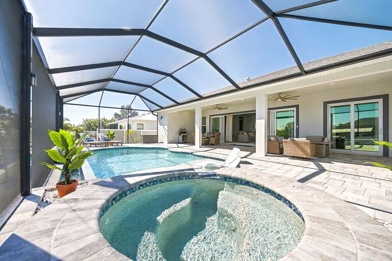 Enjoy the Evenings in the Hot Tub with a Cocktail