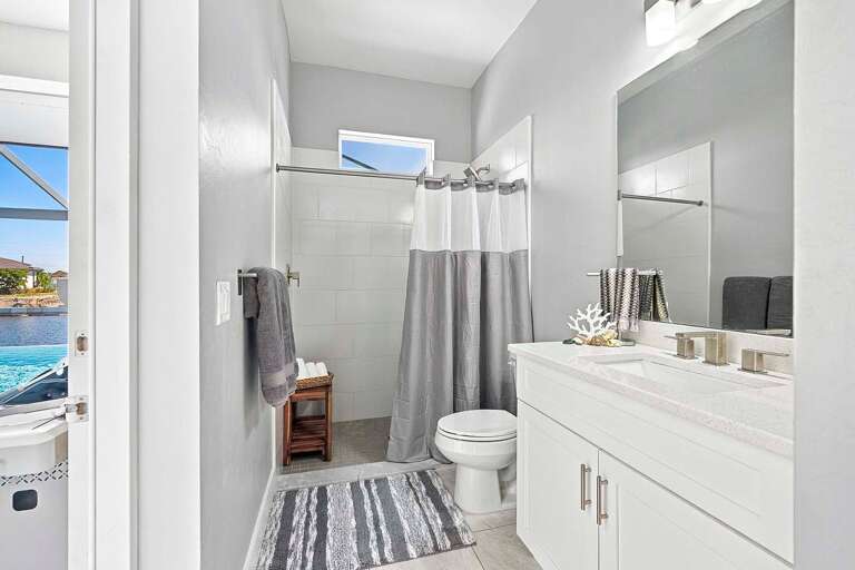 En-Suite Guest Bathroom/Pool Bathroom with Walk in Shower