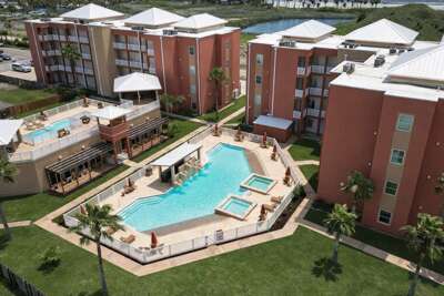 * Like New Killer Patio * Stunner close to Beach