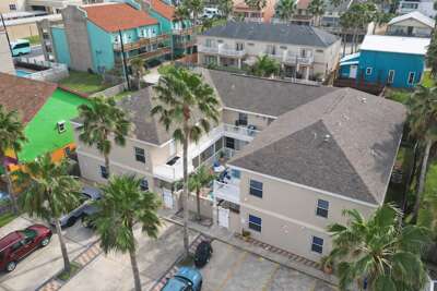 * Pool * Ground Floor w/Patio * Easy Beach Access