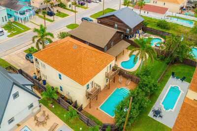*Cozy 4 plex * Pool *Sleep Many *Super near Beach