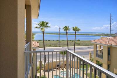 * Pool * Near Claytons Private * Beach Access