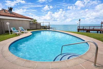 Bayfront w-docks & fish 3 Patios  Prime Location