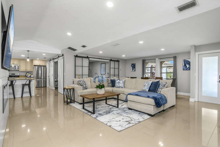 828 SW 51st Terr-24.jpg