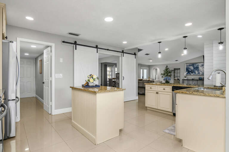 828 SW 51st Terr-33.jpg