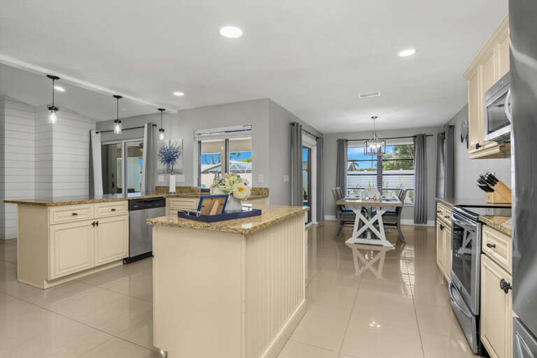 828 SW 51st Terr-31.jpg