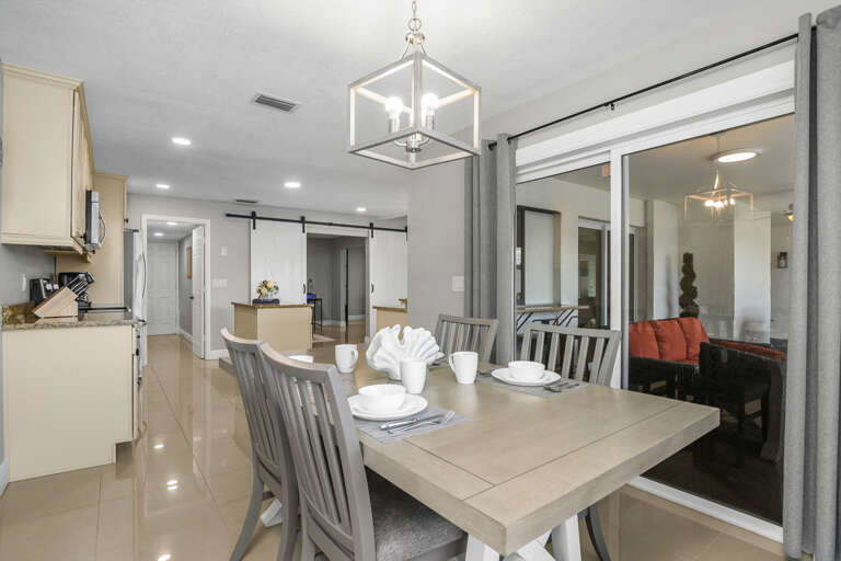 828 SW 51st Terr-36.jpg