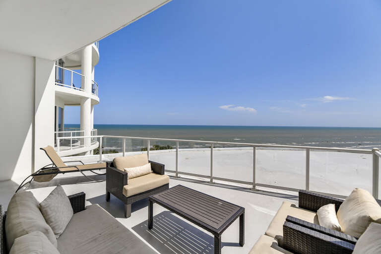 OVERSIZED balcony/terrace!  230 sq ft!  Not many of these at Diamond Beach or in Galveston!