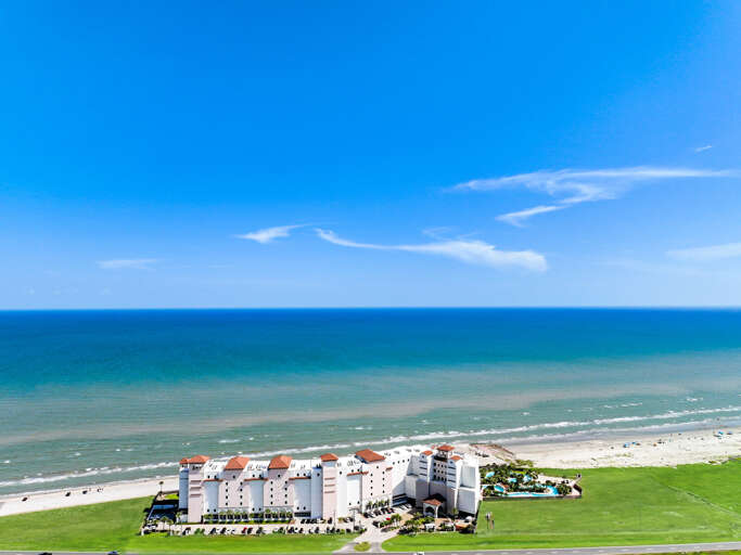 Directly ON the beach!  No crossing dangerous roads!  Listen to the waves, not the trucks!