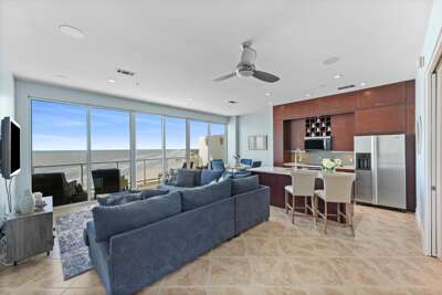 Oversized living with a view! Oversized living with a view!