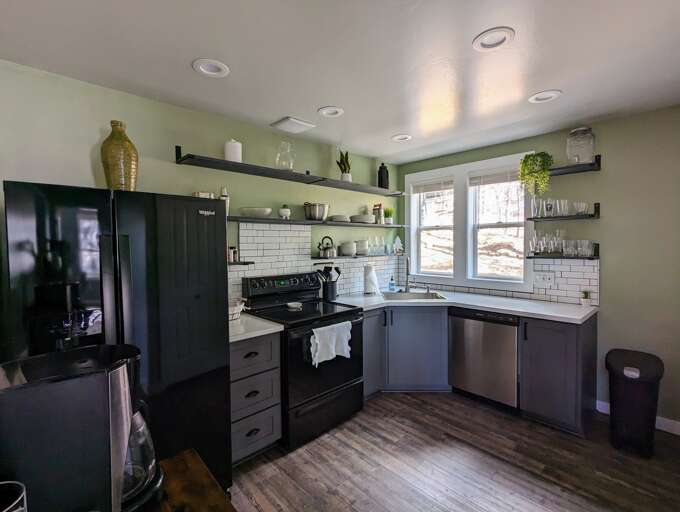 Full kitchen Full kitchen