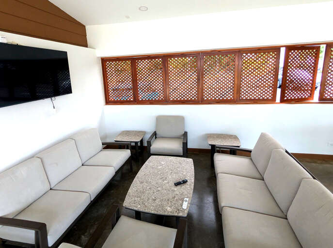 TV lounge in Large Rancho area