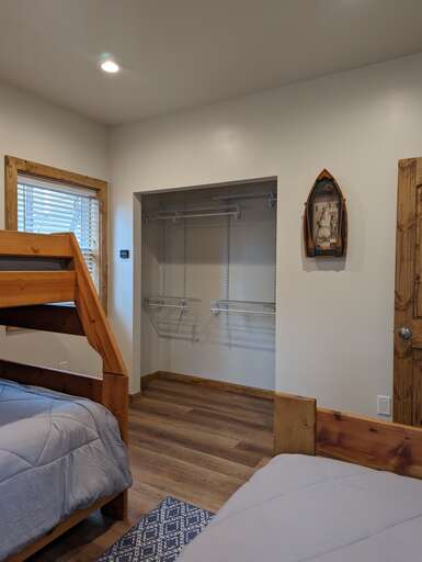 Guest Bedroom Cozy Cottage Lakeside
