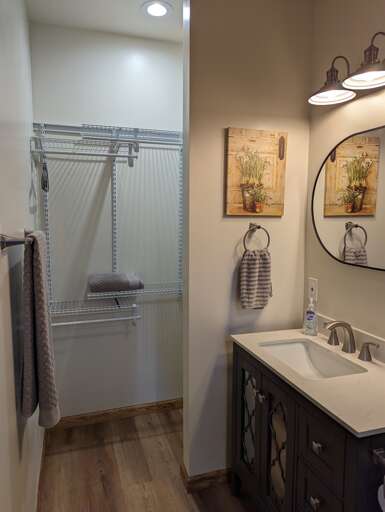 Closet in ensuite bathroom of Cozy Cottage Lakeside