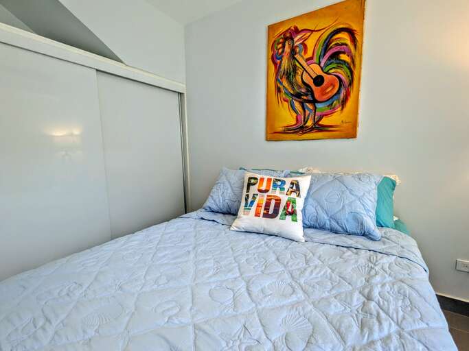 Guest bedroom 3 closet